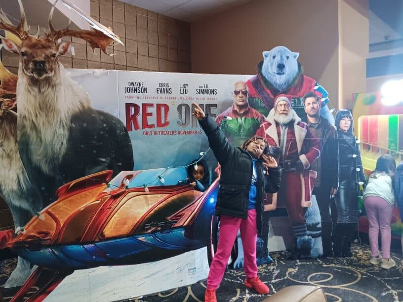 Red One in-theatre promo cutout - Sorilbran and her kids